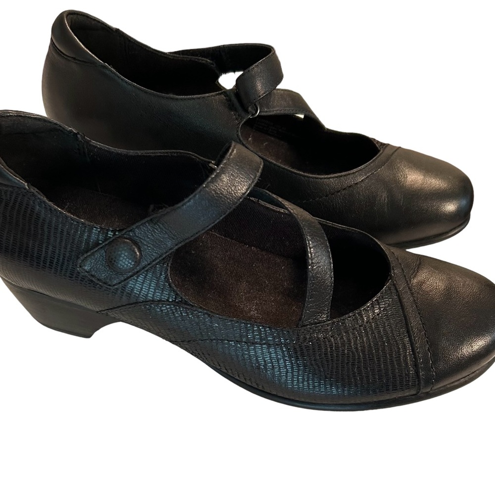 Aravon by New Balance Women’s 10D Black Leather Mary Janes
